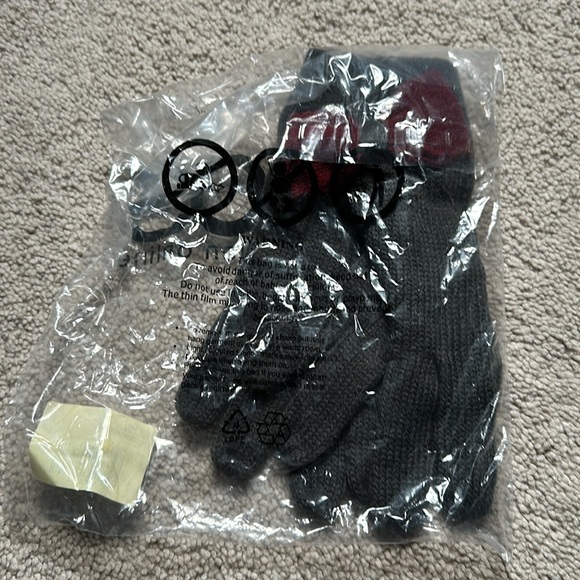 ASOS Touch Screen Gloves with Bow Detail - Picture 4 of 4